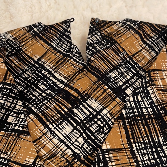 J. McLaughlin size large plaid print! - Picture 7 of 7